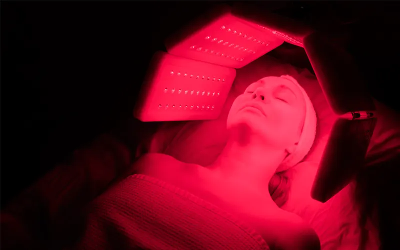 Red Light Therapy for Scars: All You Need to Know About Its Benefits & Uses